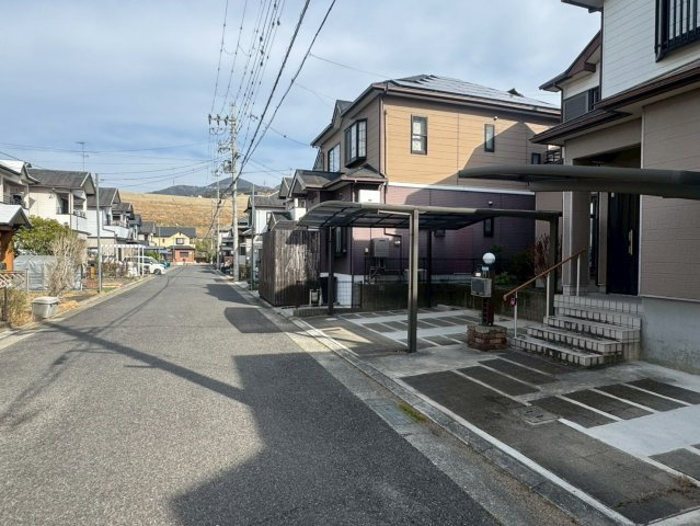大阪府南河内郡河南町鈴美台一丁目・一戸建ての前面道路含む現地写真