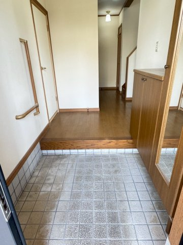 大阪府南河内郡河南町鈴美台一丁目・一戸建ての玄関