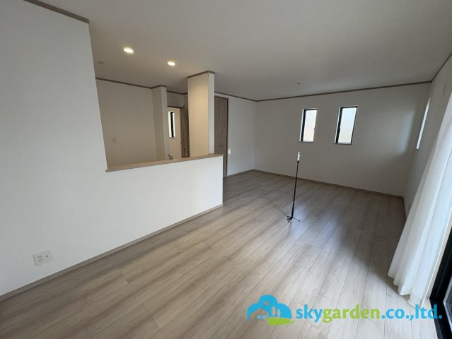 平塚市山下1丁目　新築戸建　全4棟　C号棟の居間・リビング