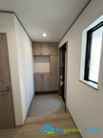 平塚市山下1丁目　新築戸建　全4棟　C号棟の玄関