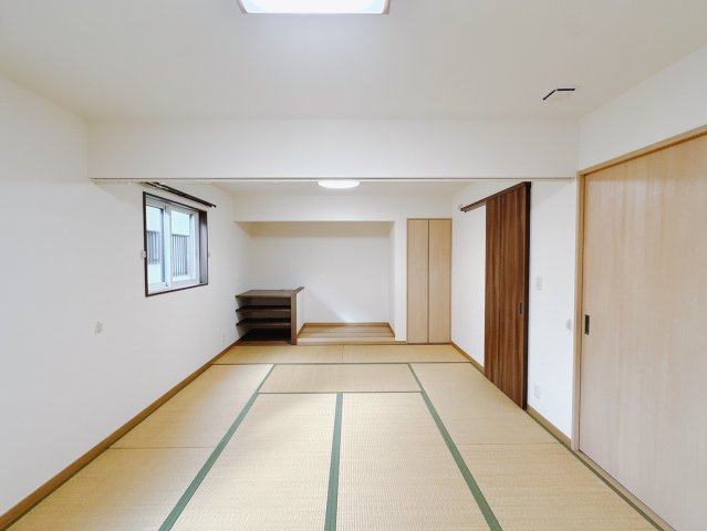 【中古戸建】高崎市新町の和室|■1階和室｜和室でしか味わえない畳ならではの香りや素材で和のやすらぎを感じてください♪休日はお子様とお昼寝するのにも最適です！