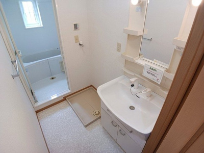 【洗面所】 | クリスマスローズⅡ | スペースが確保できる洗面所です