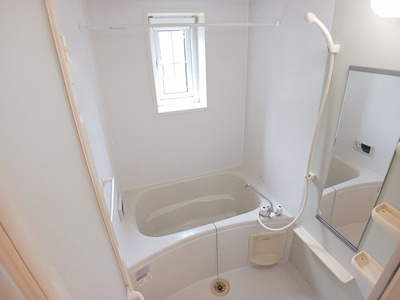 【浴室】 | クリスマスローズⅡ | コンパクトで使いやすいお風呂です