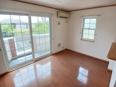 【居間・リビング】 | クリスマスローズⅡ | ゆったりとしたリビングです