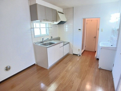 【内装】 | エクセル長尾 | 明るい室内です