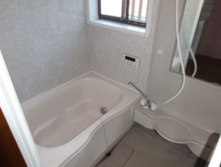 弥富市荷之上町焼田新田の中古一戸建の浴室