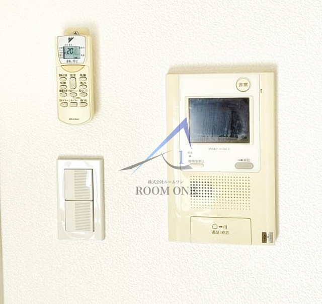 スカイコート両国参番館のセキュリティ|モニター付きインターホンです。