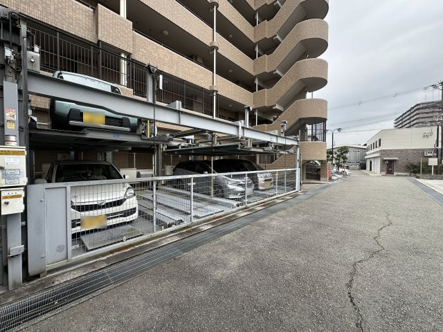 ライオンズマンション明石の駐車場