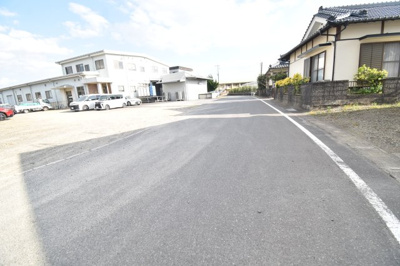 【前面道路含む現地写真】 | サンハート香月 | 東側