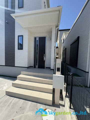 平塚市山下1丁目　新築戸建　全4棟　B号棟の玄関