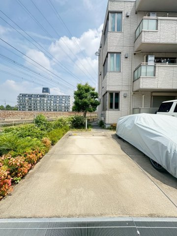 シャーメゾン南茨木の駐車場