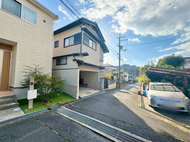 栗東市小野　建築条件無し売土地の前面道路含む現地写真