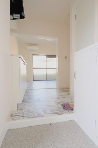 フォレスト東原の玄関