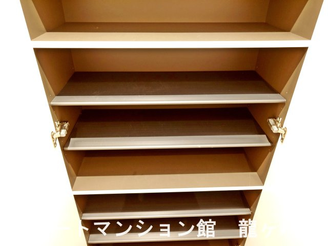 アポロンAの玄関