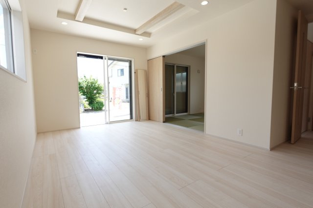 川越市今成2丁目　新築戸建の居間・リビング