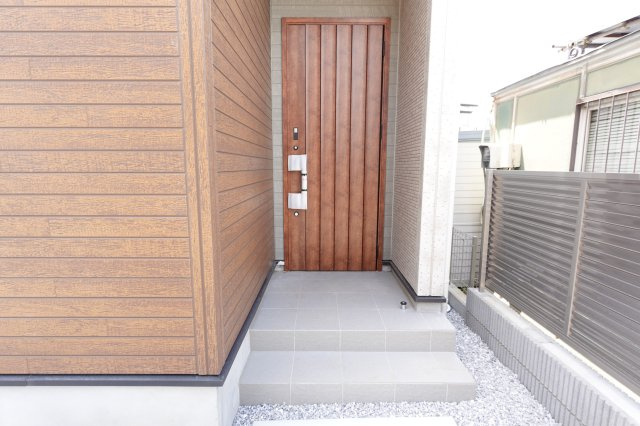 川越市今成2丁目　新築戸建の玄関