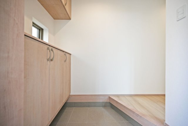 西宮市大社町新築一戸建て│2SLDK+駐車1台可の玄関