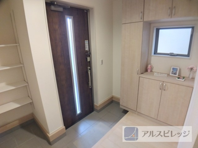 新築/新座市栄5丁目　全１棟の玄関|広々玄関