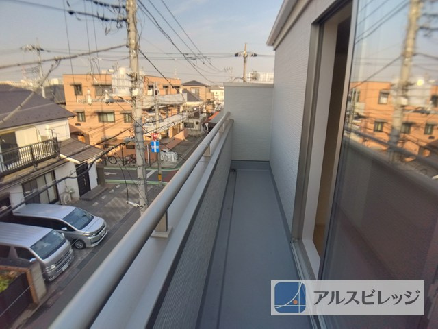 新築/新座市栄5丁目　全１棟のバルコニー|外からの目が気にならないバルコニーで洗濯物が干せます