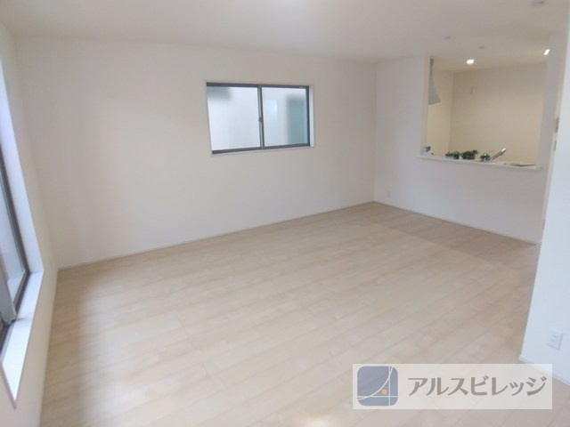 新築/新座市栄5丁目　全１棟の居間・リビング|ゆったり過ごせる居間です