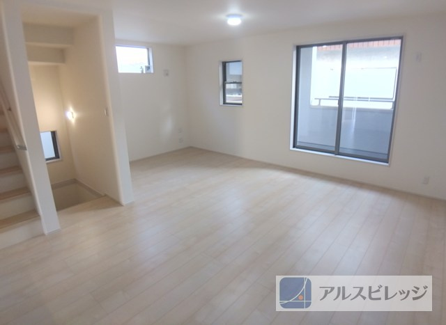 新築/新座市栄5丁目　全１棟の居間・リビング|ゆったり過ごせるリビングです