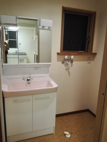 台東区谷中２丁目のアパートの独立洗面台