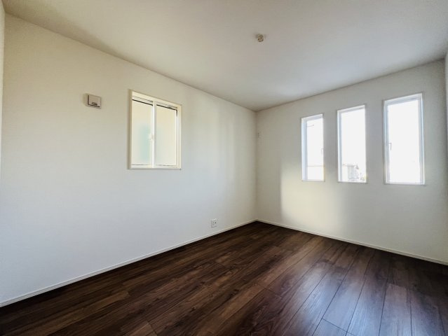 知多市つつじが丘3丁目11番17『仲介手数料無料』新築戸建ての洋室