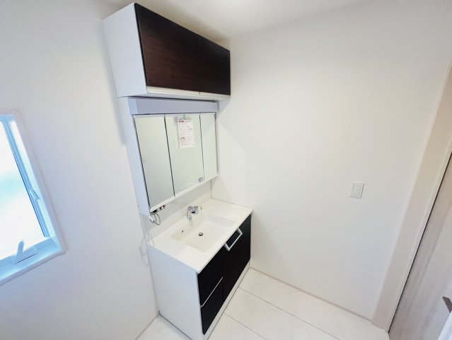 知多市つつじが丘3丁目11番17『仲介手数料無料』新築戸建ての独立洗面台