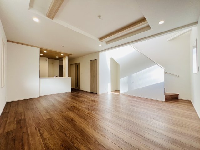 知多市つつじが丘3丁目11番17『仲介手数料無料』新築戸建ての居間・リビング