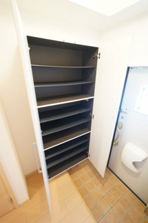 【玄関】 | サニーヒルズＡ | ※反転タイプの写真です。