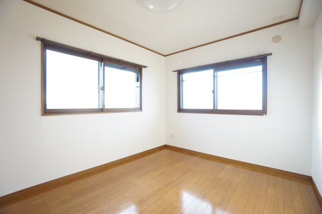 ブリリアントヒルの洋室