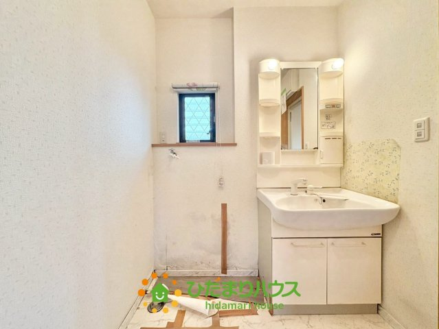 加須市久下５丁目　中古一戸建ての独立洗面台|2025年11月28日　撮影