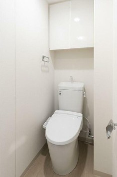 【トイレ】 | メトロステージPLUS中野弥生町 | 温水洗浄便座。