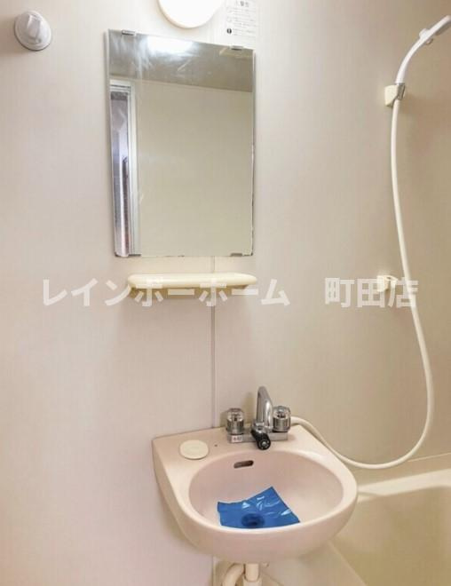 ニューアイコーマンションの洗面所|脱衣スペースもあります