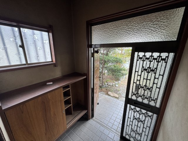 -三丁目不動産-　熊谷市柿沼　駐車3台可の玄関