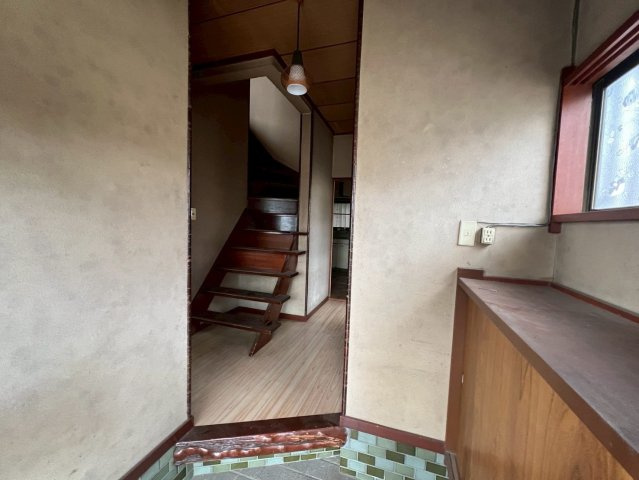 -三丁目不動産-　熊谷市柿沼　駐車3台可の玄関