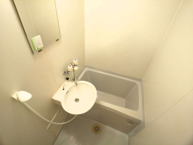 レオパレス登美丘の浴室|快適なバスルーム