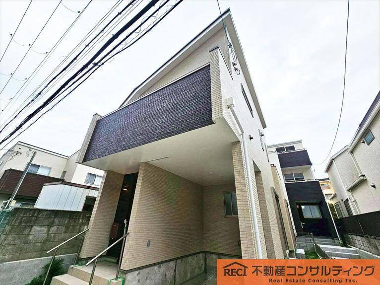 西宮市大社町　新築戸建　A号棟のエントランス