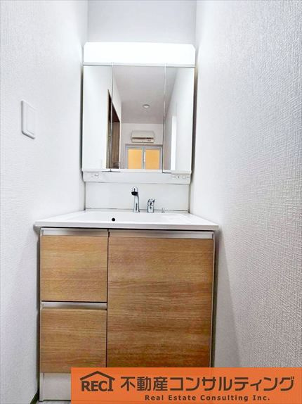 西宮市大社町　新築戸建　A号棟の独立洗面台