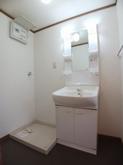 【洗面所】 | コモド・カーサたなかⅡ | ゆったりとスペースのある洗面所