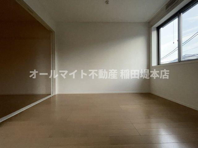 府中市白糸台６丁目のアパートの洋室
