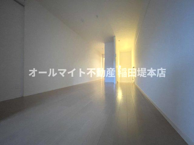 府中市白糸台６丁目のアパートの居間・リビング