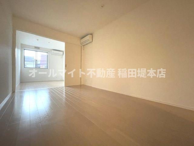 府中市白糸台６丁目のアパートの居間・リビング