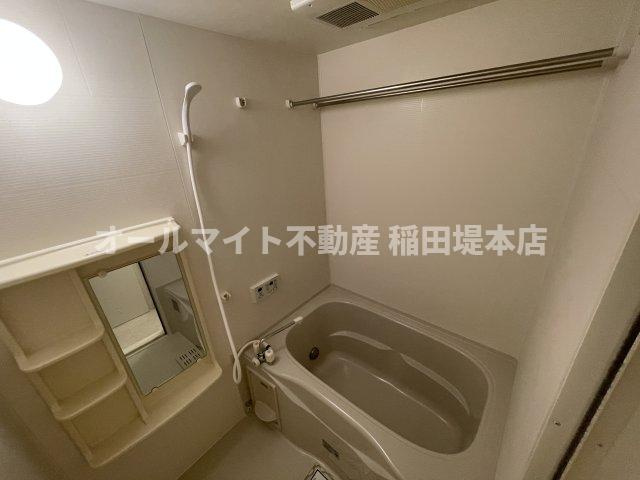 府中市白糸台６丁目のアパートの浴室