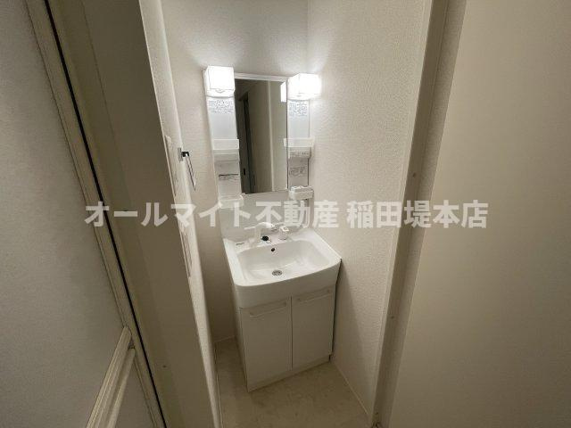 府中市白糸台６丁目のアパートの洗面所