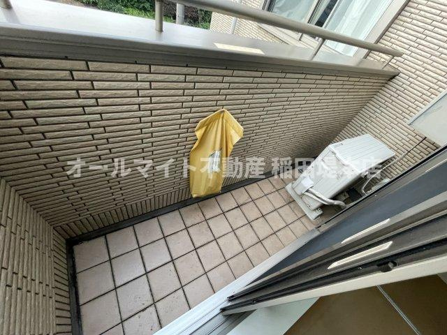 府中市白糸台６丁目のアパートのバルコニー