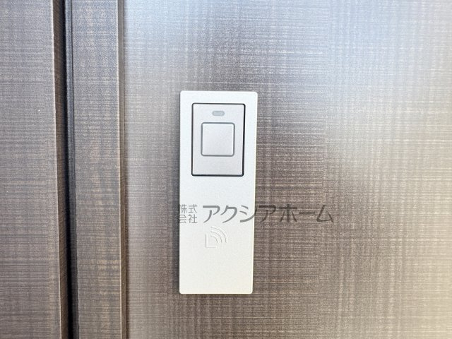 飯能市双柳・全14棟　新築一戸建　4号棟　～駐車2台可～の玄関|高い防犯性と利便性のカードキーで楽々開錠♪
