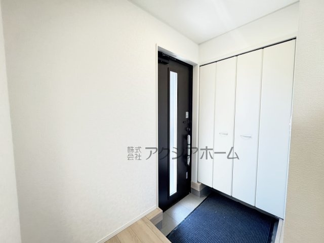 飯能市双柳・全14棟　新築一戸建　4号棟　～駐車2台可～の玄関