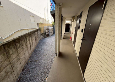 足立区関原２丁目のアパートのロビー