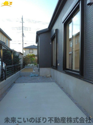 【駐車場】 | Blooming Garden蓮田市西新宿3丁目 | 駐車スペースはゆとりのある2台分確保されています。
車の運転が不安な方もゆっくり入出庫できるので安心です。